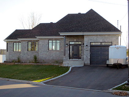 Plan de maison plain-pied 08017A